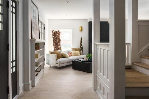 Loose Park Modern Mansion