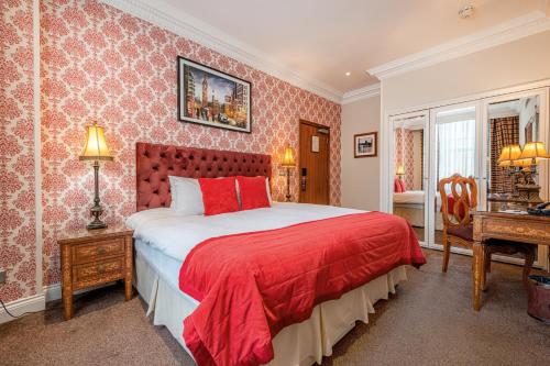 Ashburn Hotel - image 40