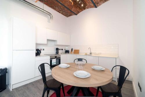 Contemporary 2 Bedroom Apartment in Manchester in Downtown