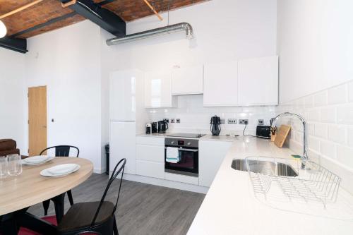 Contemporary 2 Bedroom Apartment in Manchester in Downtown
