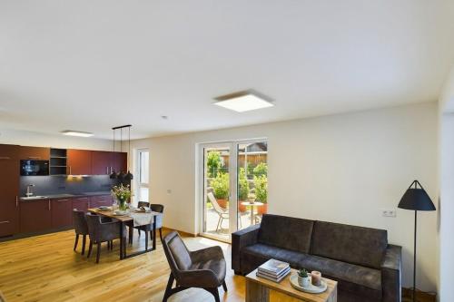 Alpenglühen Suite - Neu, modern, Terrasse, Bergblick im Tiroler Lechtal – khách sạn tại Stockach