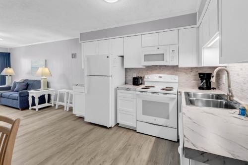 Walking distance to the beach Ocean Forest Villas - image 23