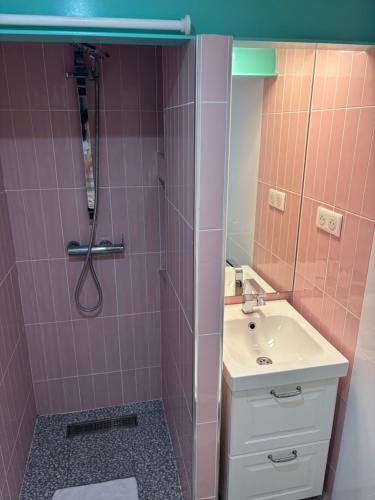 Duplex Marais - Steps from Pompidou Aldaro