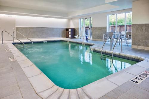 Úszómedence, SpringHill Suites by Marriott St. Louis Chesterfield in Chesterfield (MO)