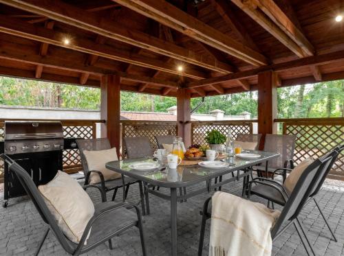 Зручності, Golden Villas Luxury Garden Retreat - Jacuzzi & Sauna in Констанцін-Єзьорна
