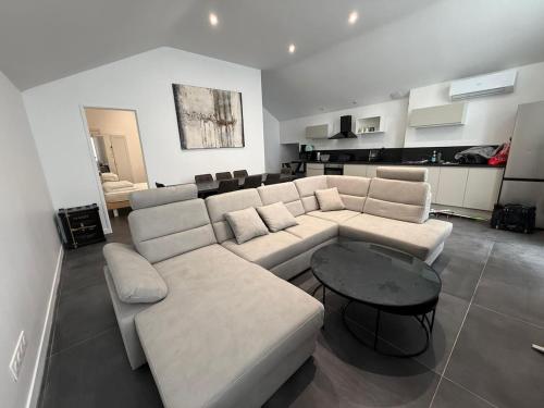 Loft 6 personnes Cours Fauriel WIFI TV