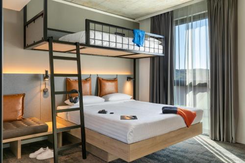 Moxy Triple Sleeper