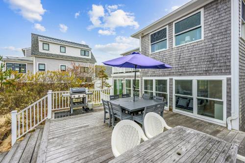 Spacious Cape Cod Waterfront Retreat Steps to Beach in Sandwich (MA)