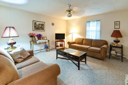 . Bring Your Pets! Walkable Retreat in Manchester