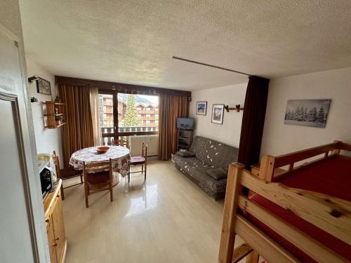 Studio 4 pers au centre, proche pistes et commerces, parking, ski, ascenseur - FR-1-572-185