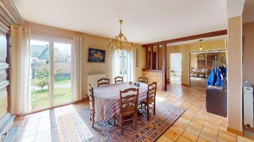 Maison lumineuse & conviviale 4 chambres, tout confort - Location saisonnière - Hérouville-Saint-Clair