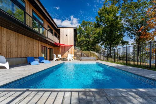 The Bluff - Designer Home with Views Pool & Hot Tub in Crown Heights (NY)