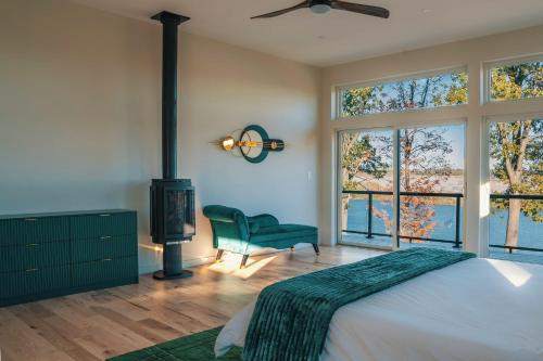 The Bluff - Designer Home with Views Pool & Hot Tub in Crown Heights (NY)