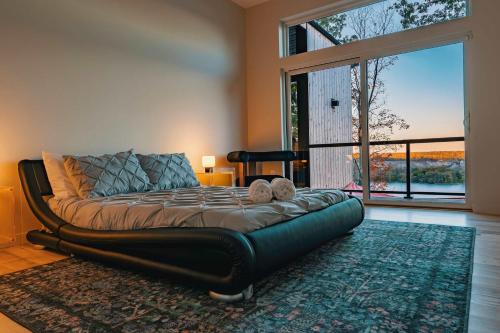 The Bluff - Designer Home with Views Pool & Hot Tub in Crown Heights (NY)