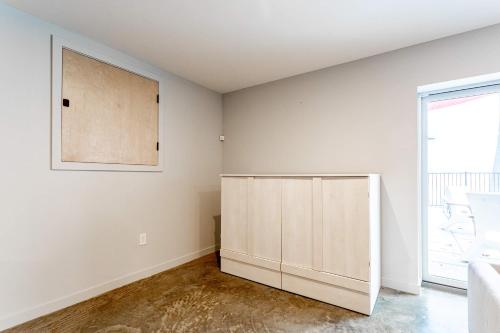 The Bluff - Designer Home with Views Pool & Hot Tub in Crown Heights (NY)