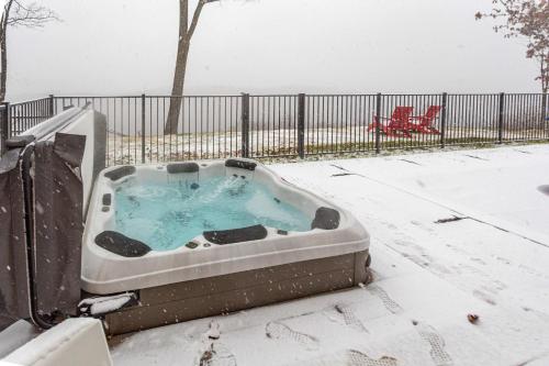 The Bluff - Designer Home with Views Pool & Hot Tub in Crown Heights (NY)