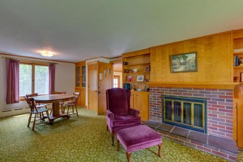 Cape House in Farmington w/ Shared Outdoor Pool! in Farmington (ME)