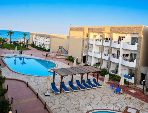 Cecelia Resort Studio with Private Beach