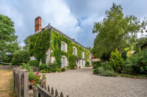 . Moulin de la Follaine Gîte Le logis du meunier et chambres d'hôtes