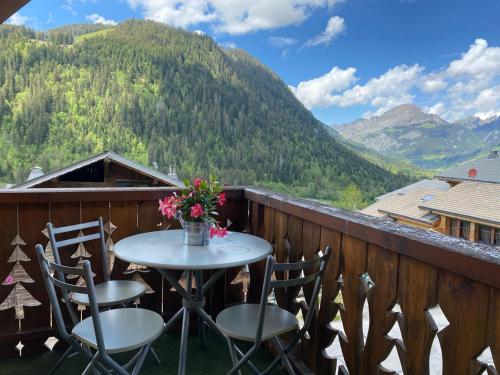 Charmant appartement 2 chambres avec parking à Châtel, à 200m du centre - FR-1-693-35
