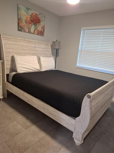 Home Away from Home with Heated Pool in New Port Richey, USA