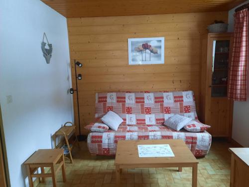 Deux-pièces confortable proche ski avec balcon et parking