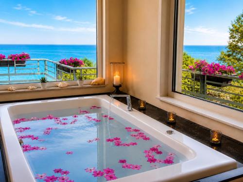온수 욕조, Panorama Suites & Spa - Adults Only in 스토미오