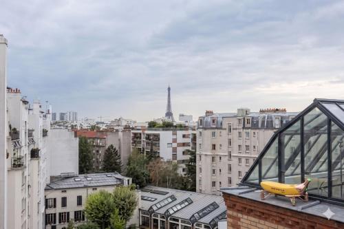 Panoramic Studio with Eiffel Tower View - image 4