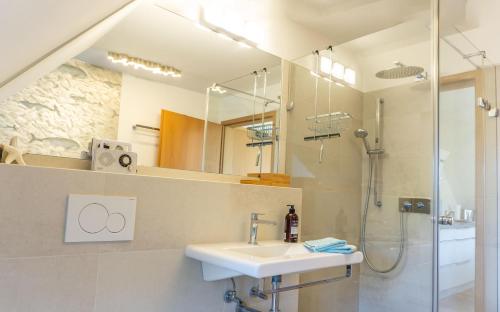 Vannas istaba, Appartment Ahoi in Volervīka