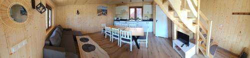 2 bedrooms, 6 beds