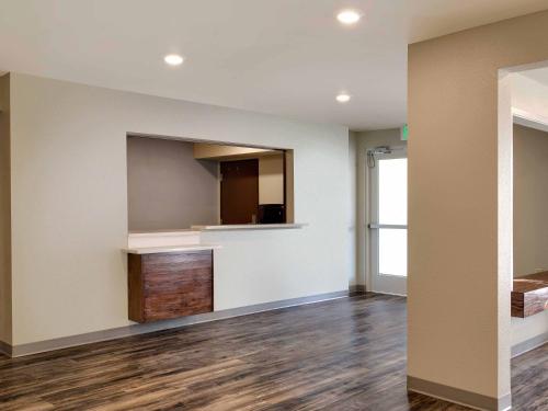 WoodSpring Suites Pittsburgh Cranberry - image 9