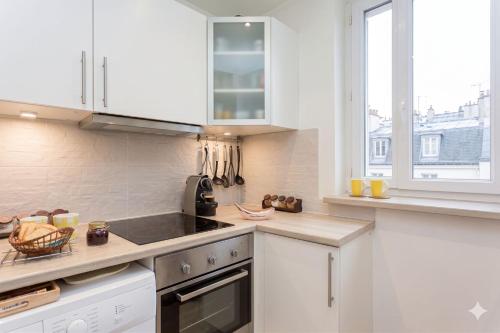 Panoramic Studio with Eiffel Tower View - image 5