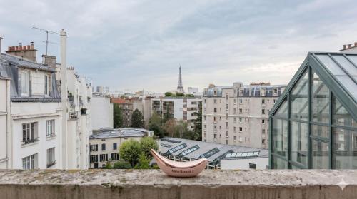 Panoramic Studio with Eiffel Tower View - image 7