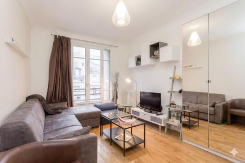 Panoramic Studio with Eiffel Tower View - image 11