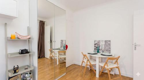 Charming Studio with Eiffel Tower Views in Pariss 15th - image 13