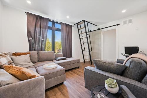 Modern 4-Bedroom Lake Huron AC in Pike Bay (ON)