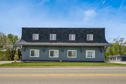 Lake Huron Launchpad! Creekfront Condo for Two in Πορτ Χάρον(Μίσιγκαν)
