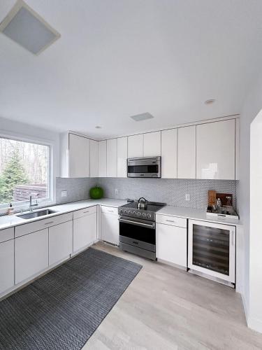 Cape Lane - Stunning Modern Home with Pool in Northwest Harbor (NY)