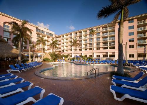 Swimming pool, Palm Beach Shores Resort and Vacation Villas in Palm Beach (FL)