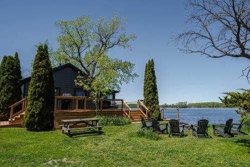 Narrows Nook - Prince Edward County Waterfront ST-2025-0078 in Napanee (ON)