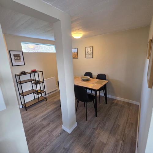 Cozy Apartment with Fjord View Þingeyri in 辛蓋里