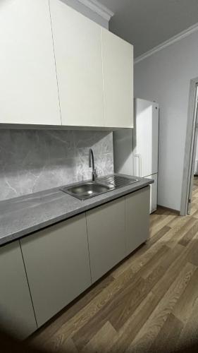 Apartament modern cu dormitor separat si balcon panoramic in Căuşeni