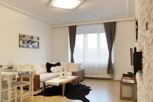 Apartment Argentinská 8, Prague