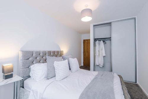 Modern 2BR Parking for 2 Walk to Co-Op Live in Downtown