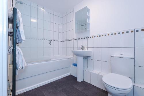 Modern 2BR Parking for 2 Walk to Co-Op Live in Downtown