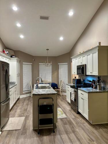 Cozy retreat near NAS Whitingfield in Milton