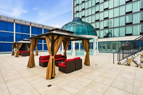 Grand Tuscany Hotel in Houston West