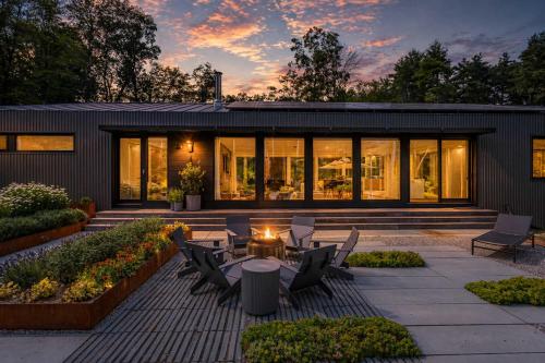 Fernbrook - Contemporary Getaway with Private Home Gym near Great Barrington in Egremont (MA)