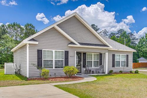 6 Mi to Dtwn Conway! Quiet Family Getaway w/ Patio in Conway (SC)