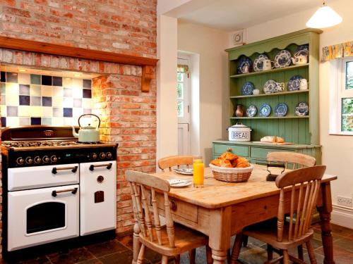 Létesítmények, 3 Bed in Lymington oc-nfl73 in Hordle